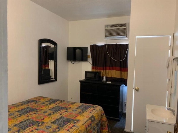 Encore Inn image 25