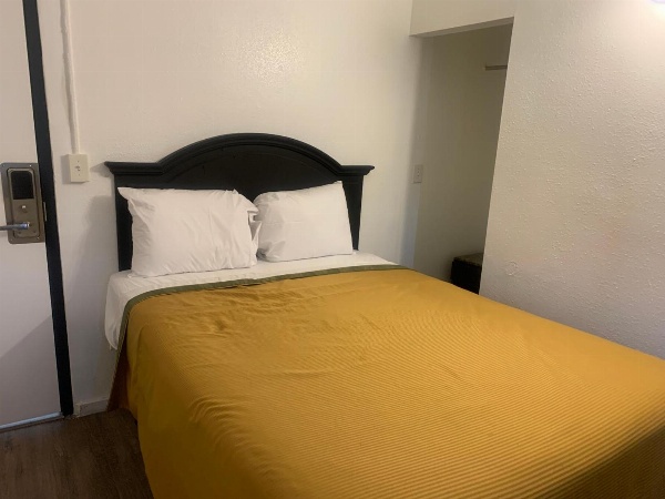 Encore Inn image 6