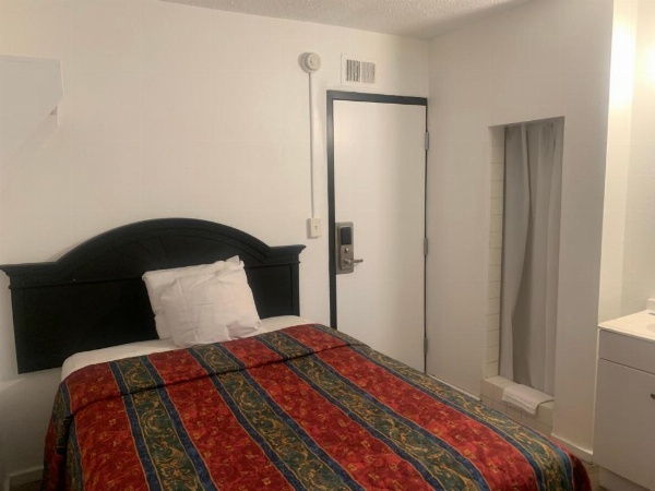 Encore Inn image 9